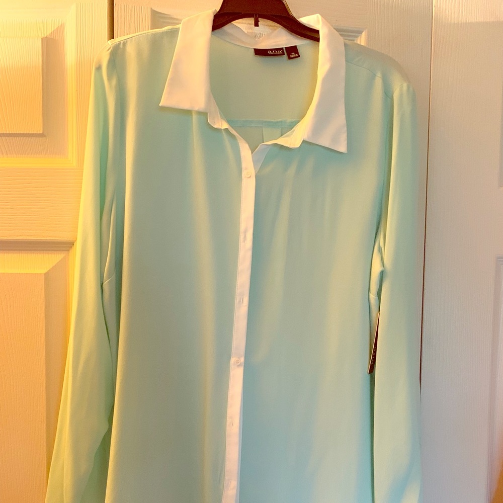 Blouse Ana light green and white trim 16